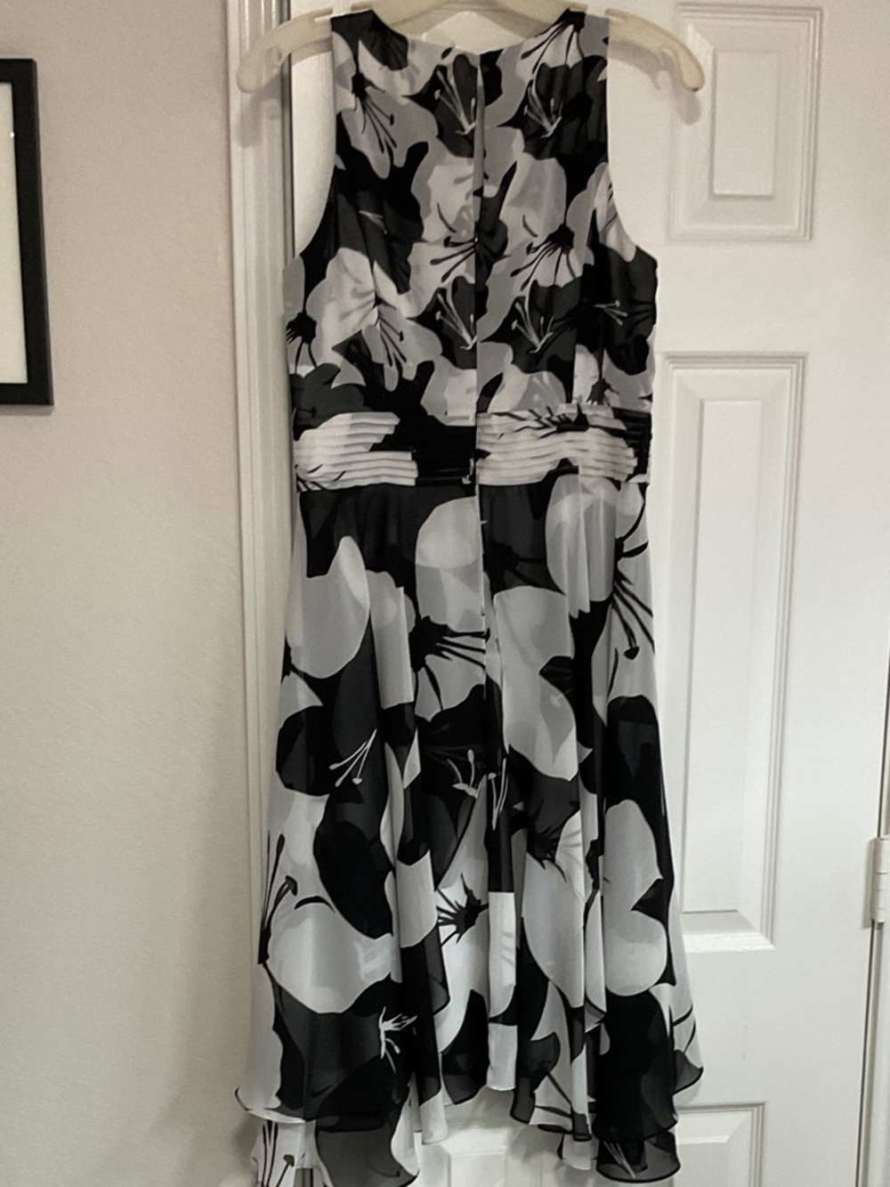 White House Black Market Black and White Floral Midi Dress - Picture 3 of 3